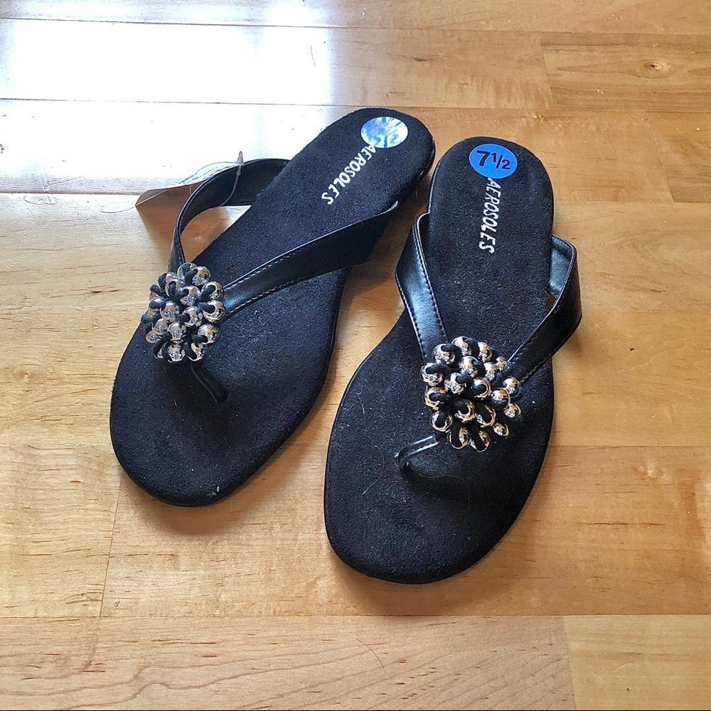 Black Aerosoles Flip Flops